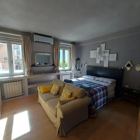 Gondola Azzurra צ'יביטאנובה מארקה